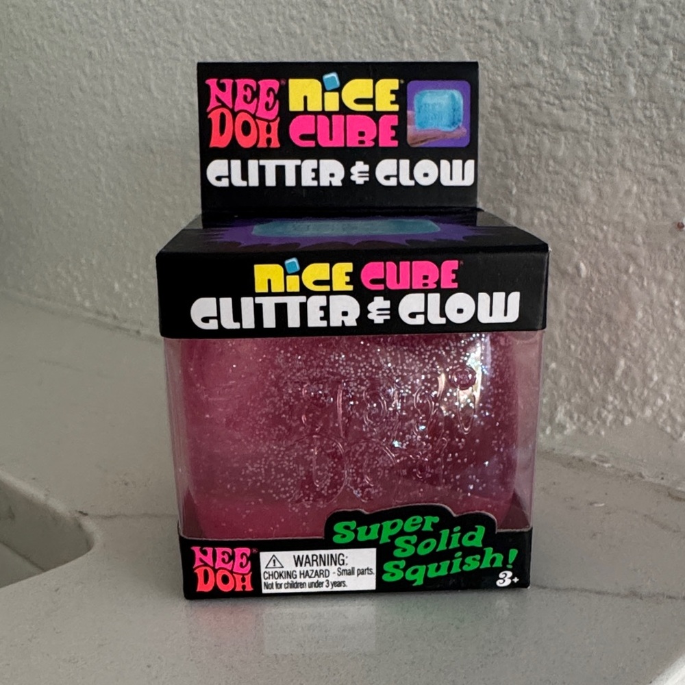 Needoh nice cube glitter and glow in pink